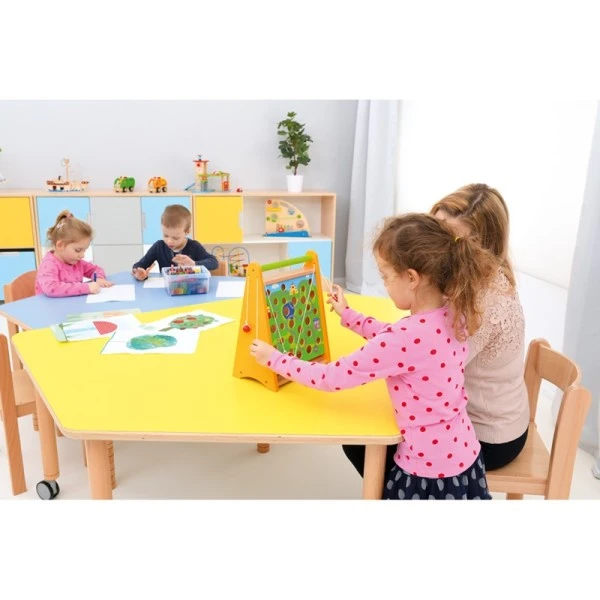 Petite table pentagonale sur roulettes classe flexible Petite Table Pentagonale Sur Roulettes Classe Flexible -KIDEA BOUTIQUE petite table pentagonale classe flexible 1